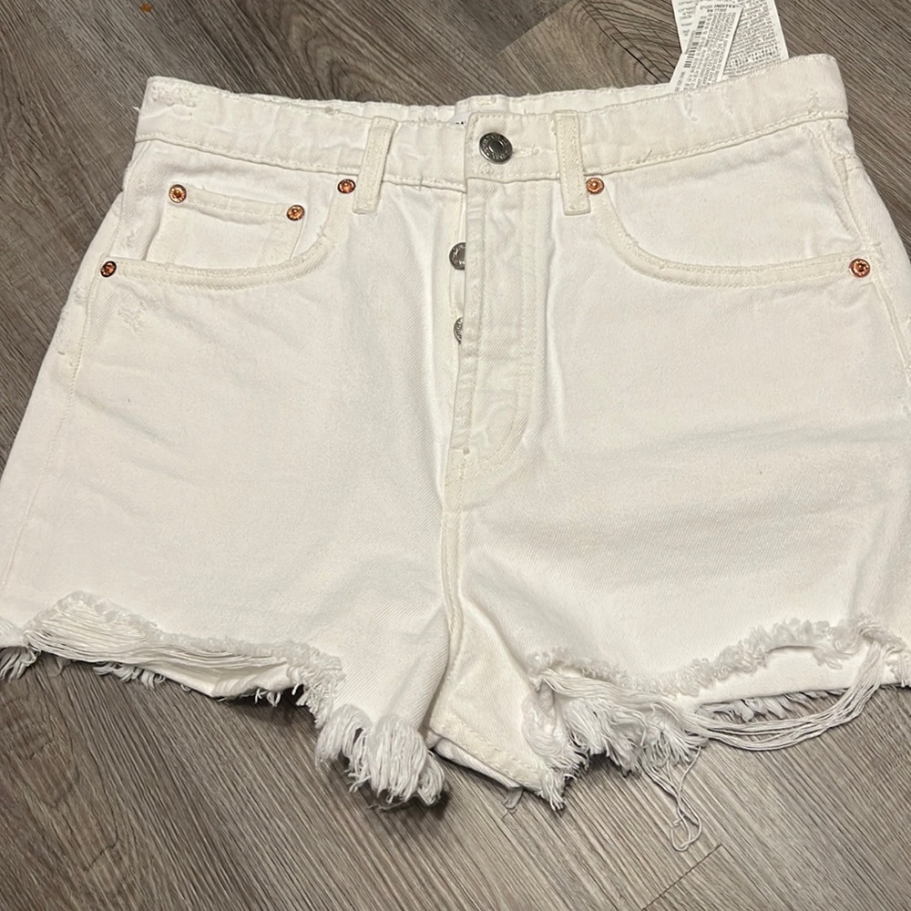 ZaraTRF HIGH-WAISTED MOM FIT DENIM SHORTS size 8 white color j